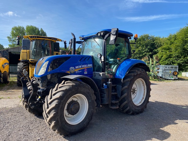 NEW HOLLAND T7.210 PC CL TRACTOR