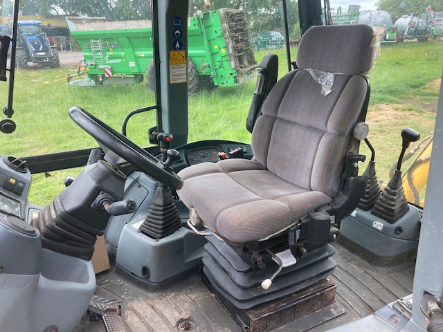 NEW HOLLAND LB110B LOADER BACKHOE