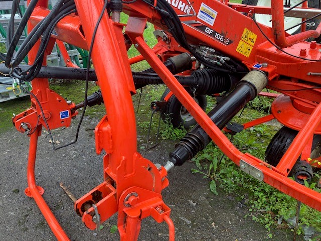 KUHN FARM MACHINERY GF10812 TEDDER