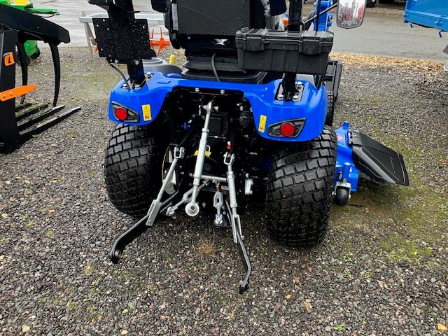 NEW HOLLAND BOOMER 25 COM TRACTOR