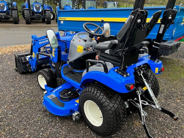 NEW HOLLAND BOOMER 25 COM TRACTOR