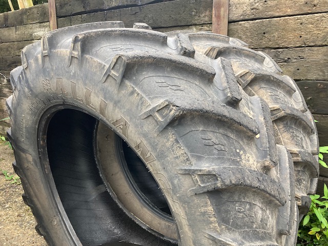 NEW HOLLAND TYRES SET 4 580/70R42- 540/65R30