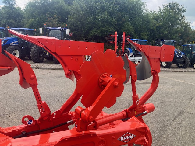 KUHN FARM MACHINERY VM L NSH PLOUGH