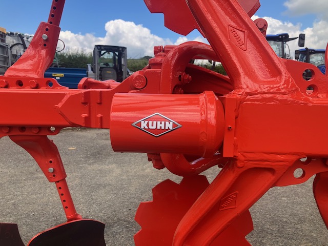 KUHN FARM MACHINERY VM L NSH PLOUGH