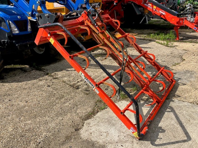 MERLO UK BROWNS FLAT 8 BUZZARD BALE GRAB