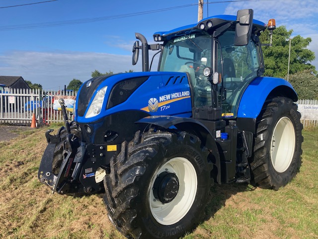 NEW HOLLAND T7.210 PC CL TRACTOR