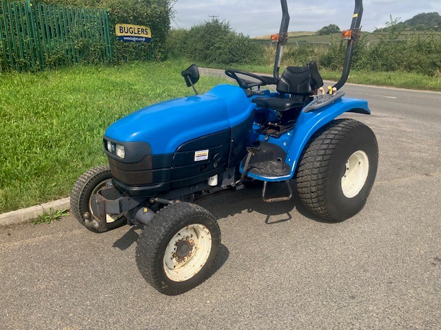 NEW HOLLAND TC27D TRACTOR