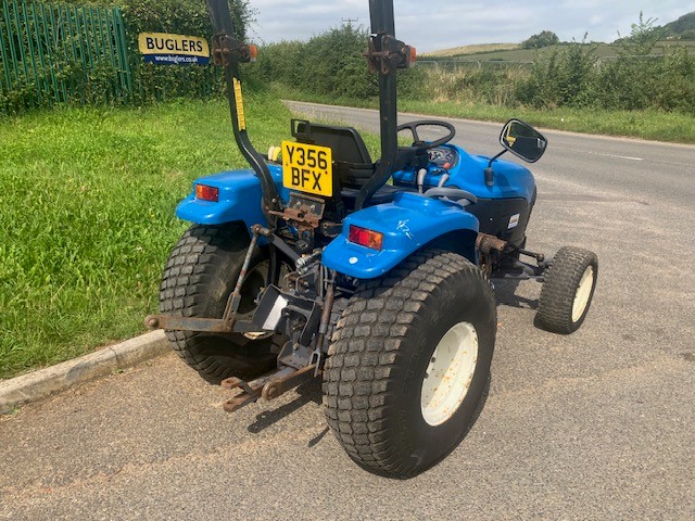 NEW HOLLAND TC27D TRACTOR