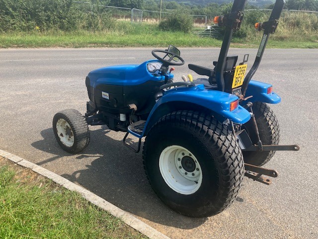 NEW HOLLAND TC27D TRACTOR