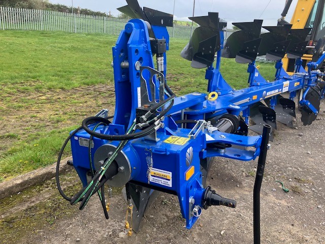 NEW HOLLAND PHS4+1 OVERUM PLOUGH