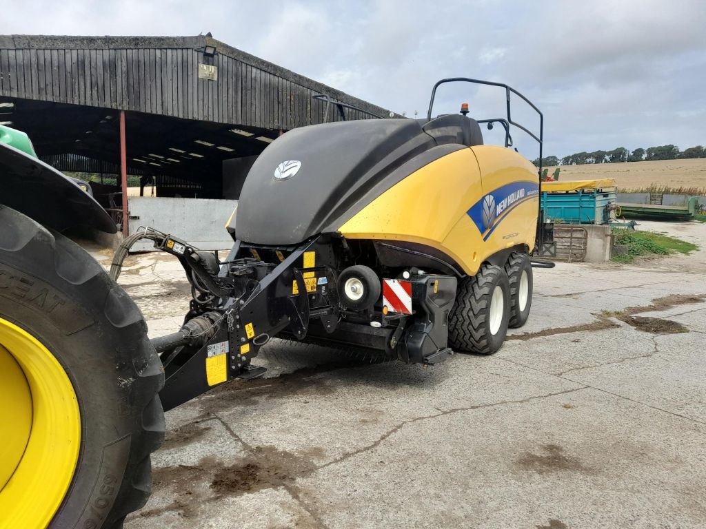 New Holland BB890