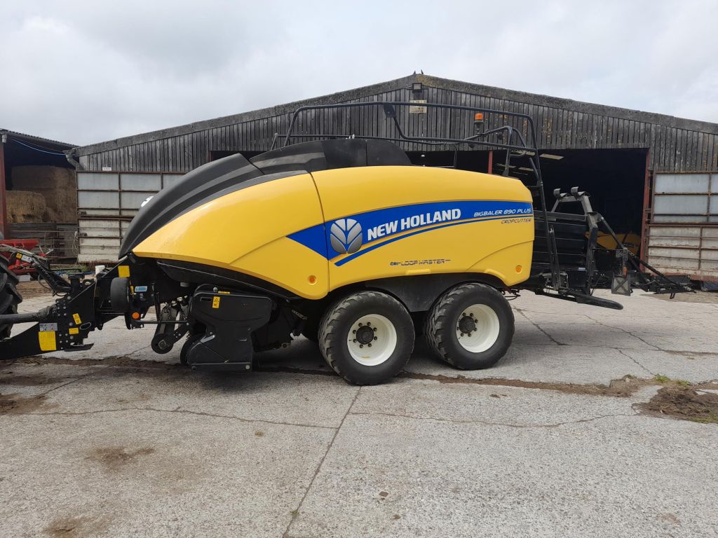 New Holland BB890