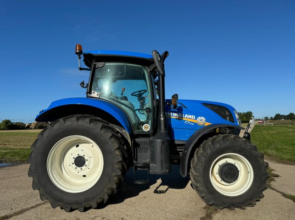 NEW HOLLAND T7.210