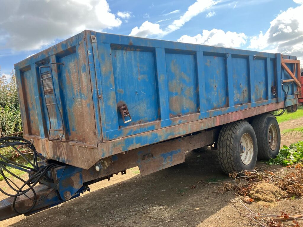 KEN WOOTEN 12 TON TRAILER