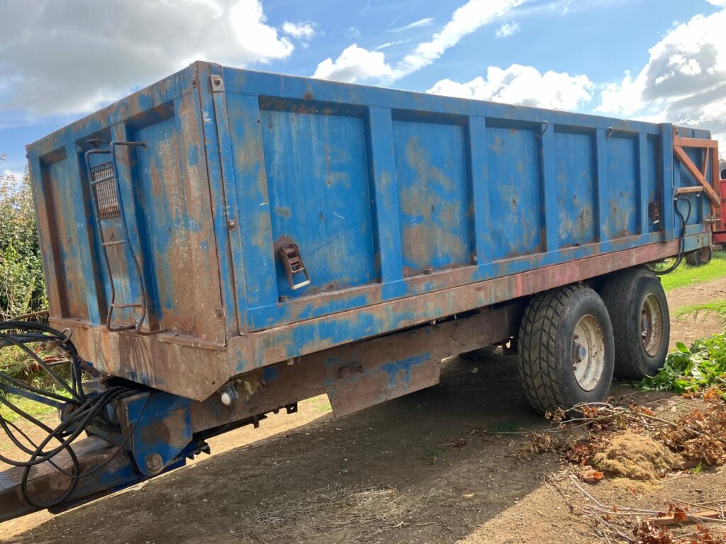 KEN WOOTEN 12 TON TRAILER