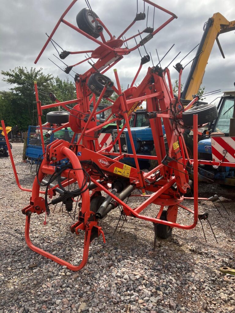 KUHN GF7802 6 ROTOR TEADER