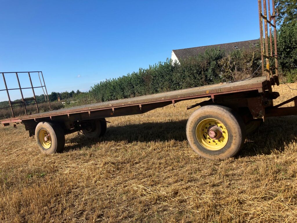 27 1/2 FT BALE TRAILER