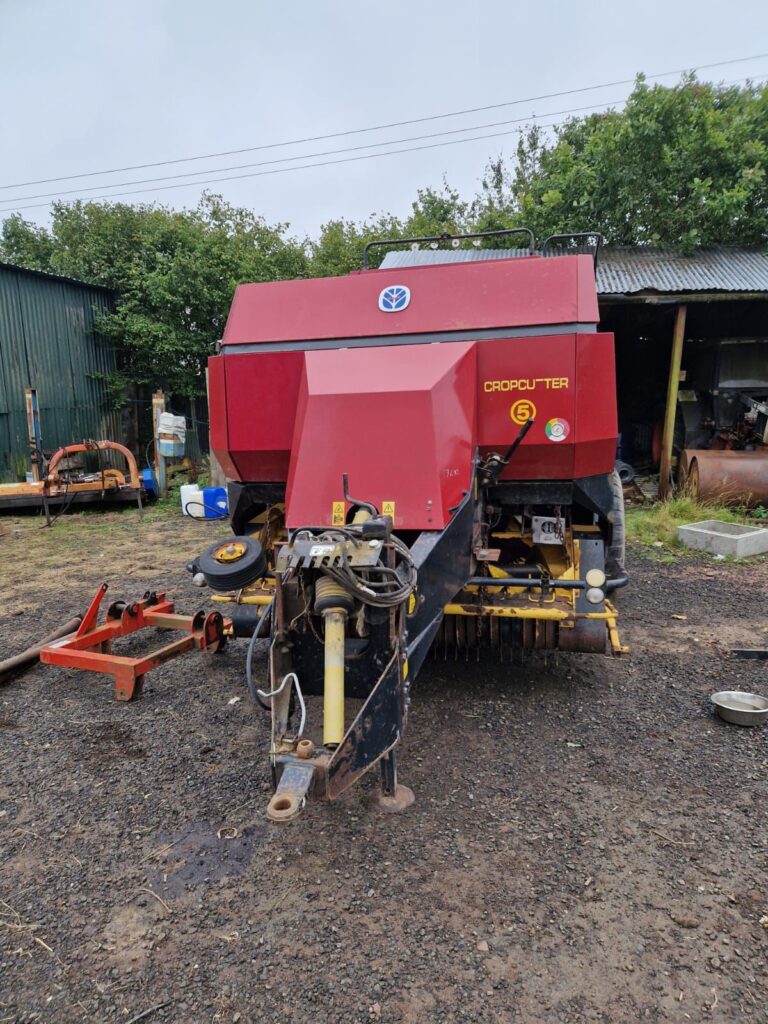 DUE IN: NEW HOLLAND BB940 BALER