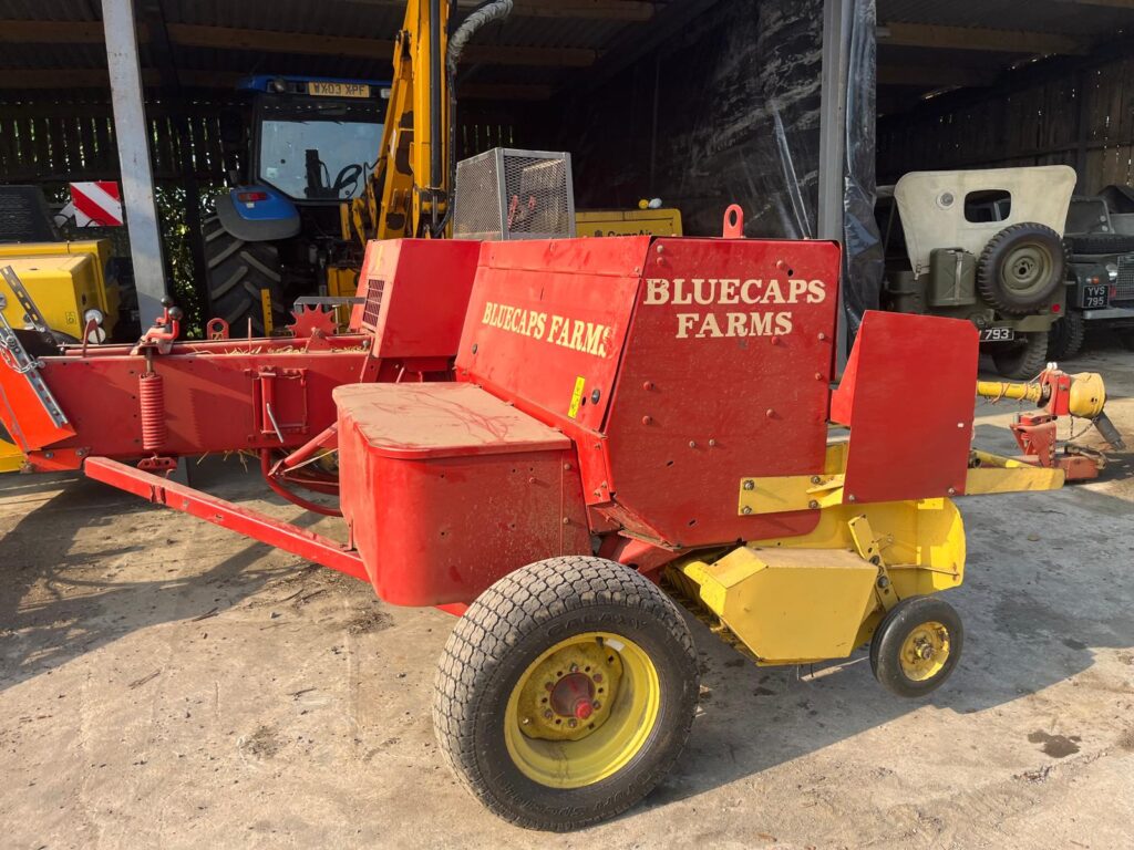 NEW HOLLAND 570 BALER