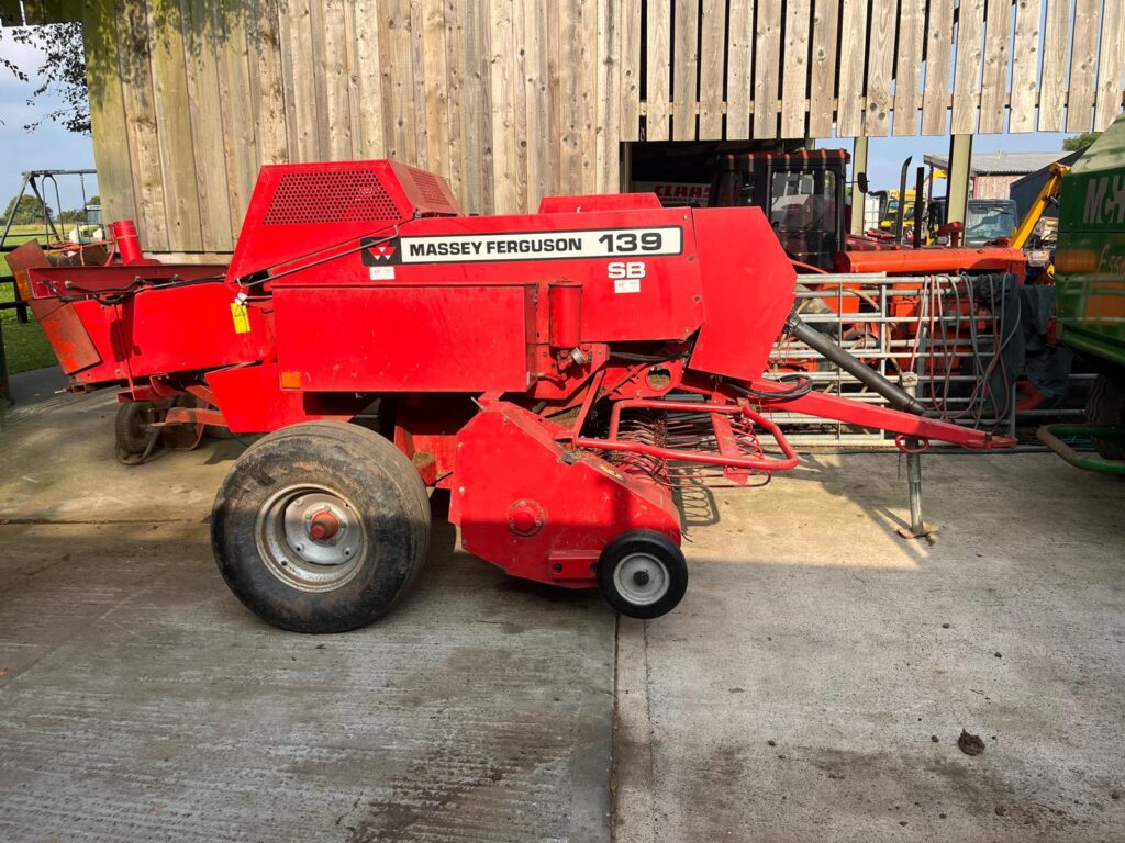 MASSEY FERGUSON 139 BALER