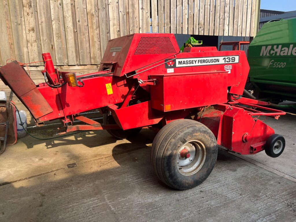 MASSEY FERGUSON 139 BALER