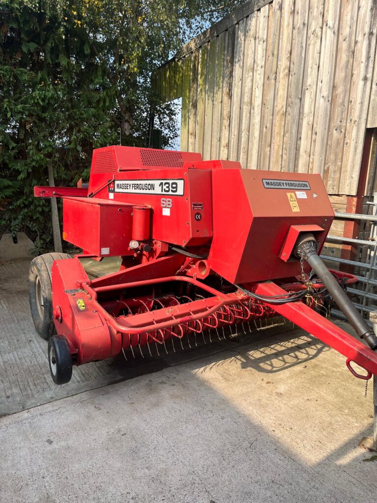 MASSEY FERGUSON 139 BALER