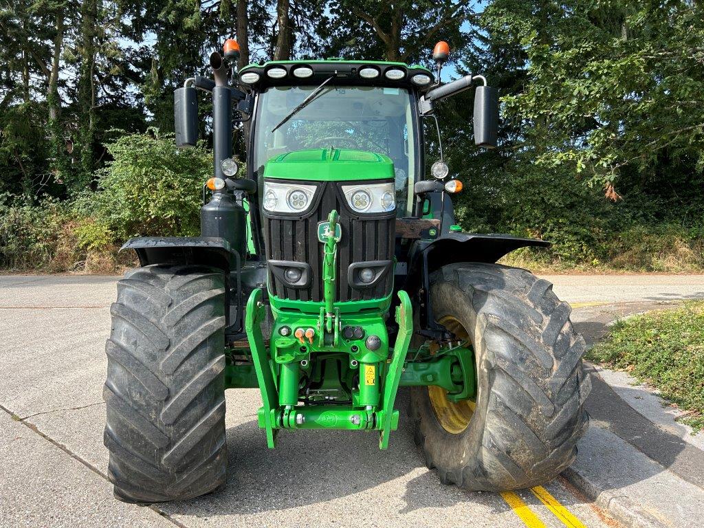 John Deere 6215R