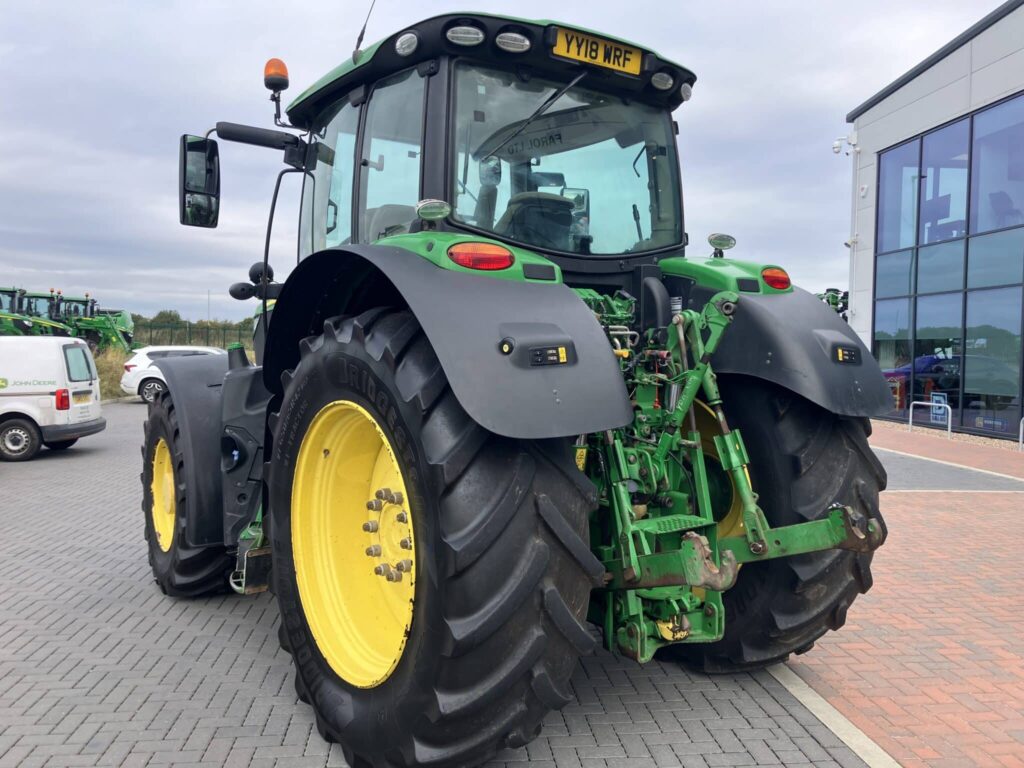 John Deere 6215R