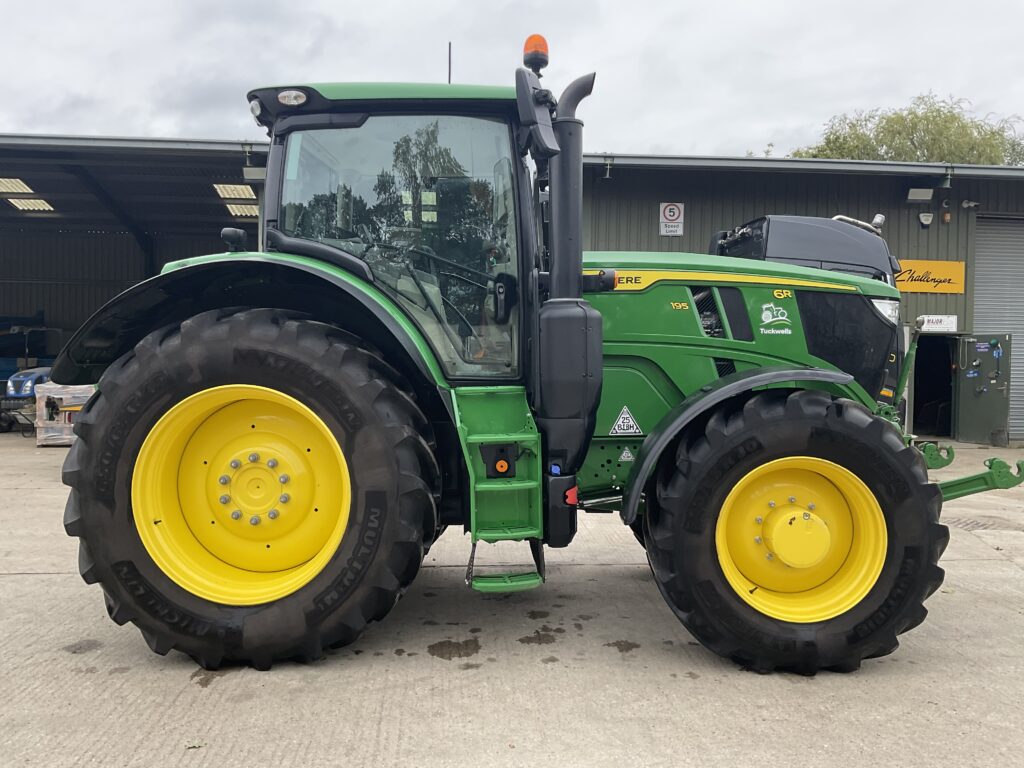 JOHN DEERE 6195R