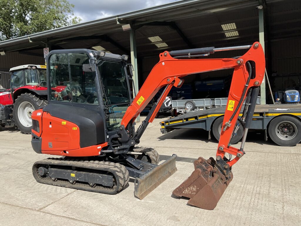 KUBOTA KX027-4