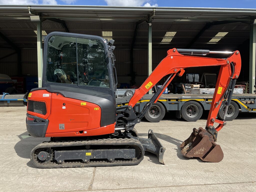 KUBOTA KX027-4