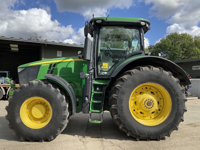 JOHN DEERE 7310R