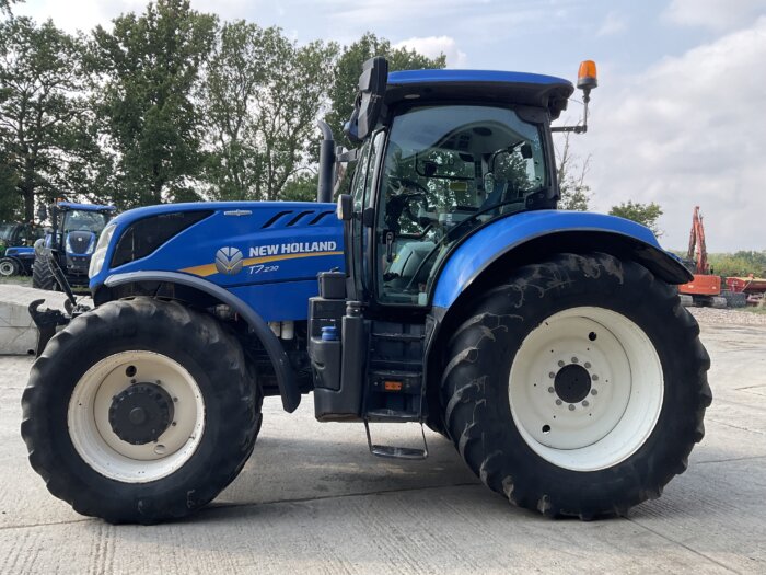 NEW HOLLAND T7.230