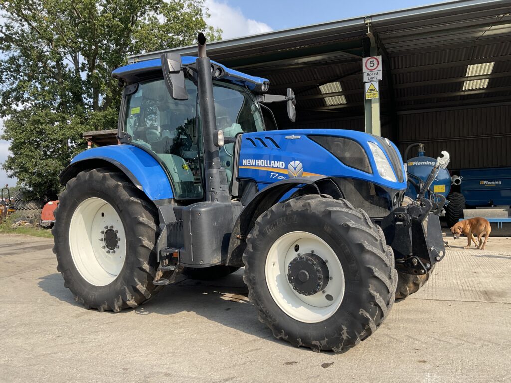 NEW HOLLAND T7.230