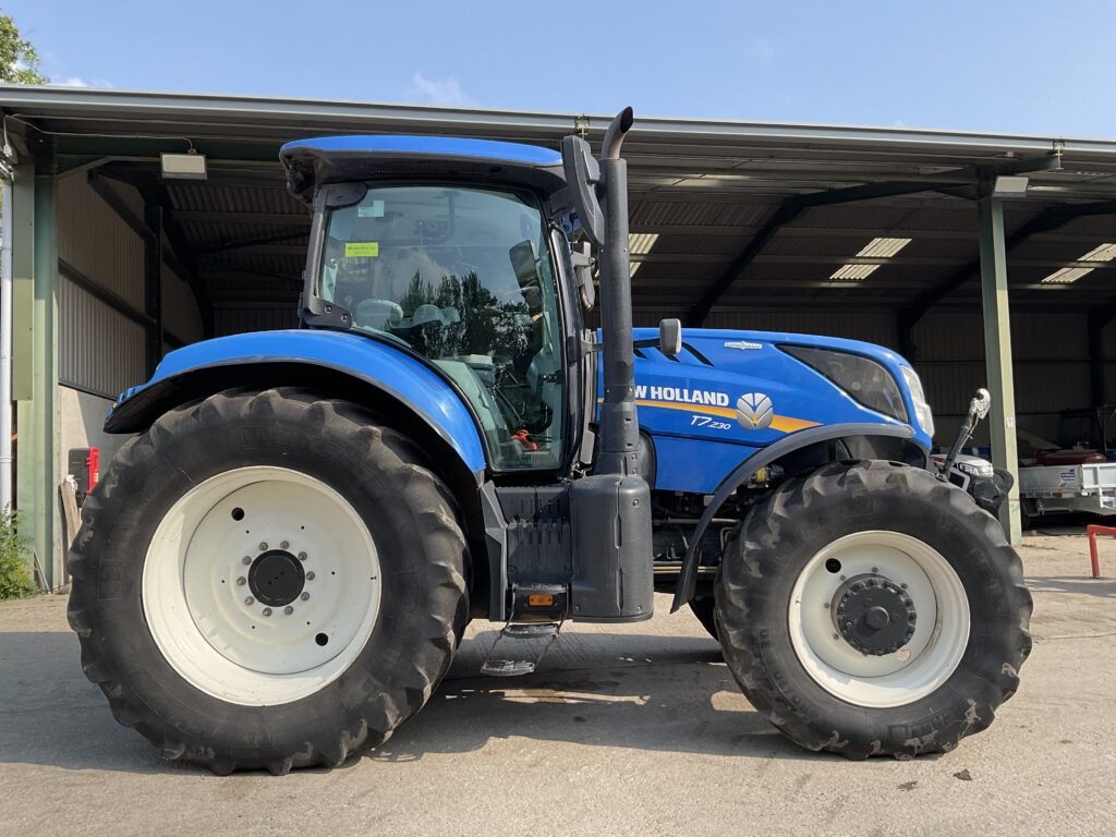 NEW HOLLAND T7.230