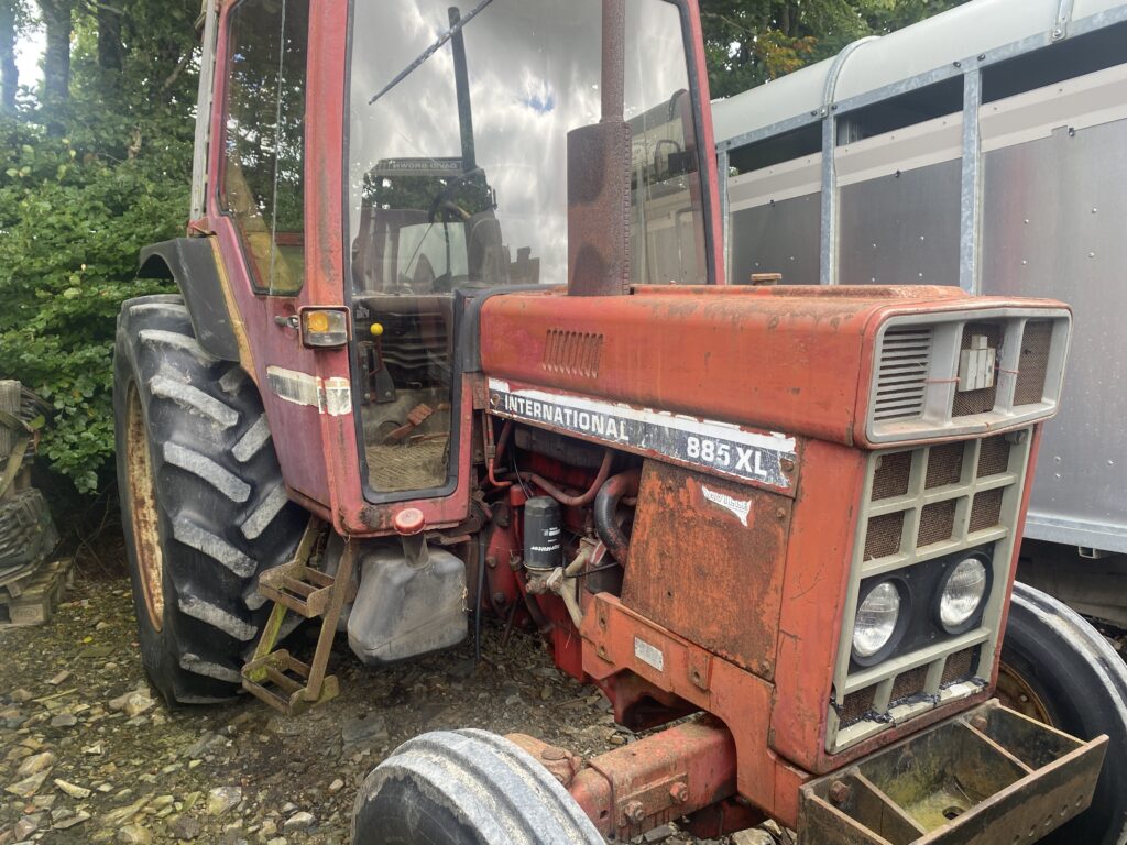 MF 265 2WD MULTI POWER C/W QUICKE 3030 LOADER