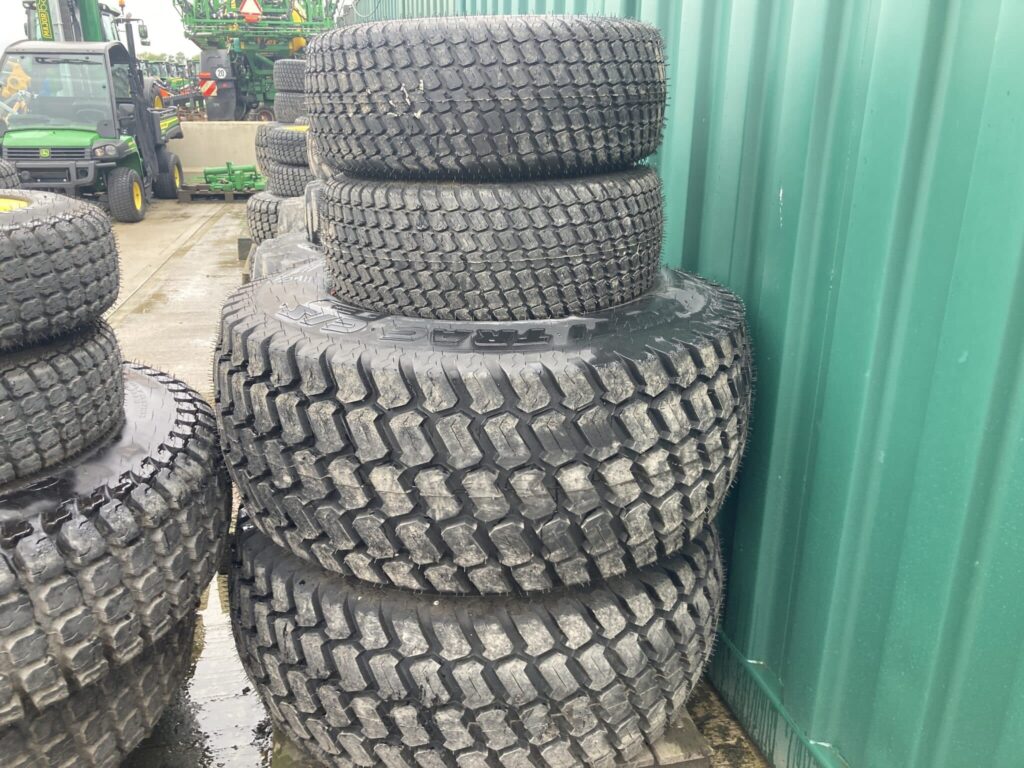 John Deere 4066R turf wheels and tyre set