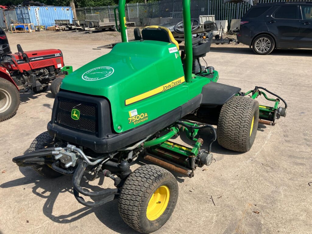 John Deere 7500AE fairway mower