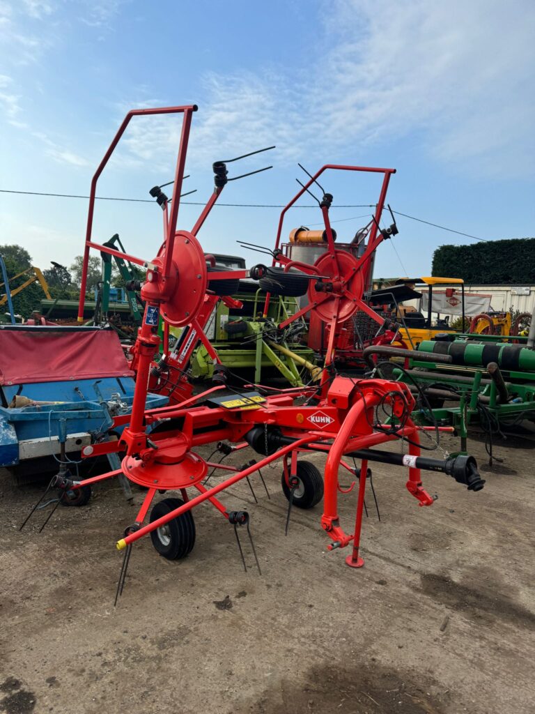 KUHN GF502, 4 ROTOR TEDDER