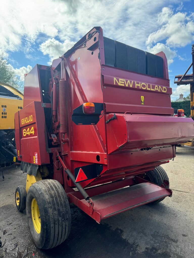 New Holland 644 Baler