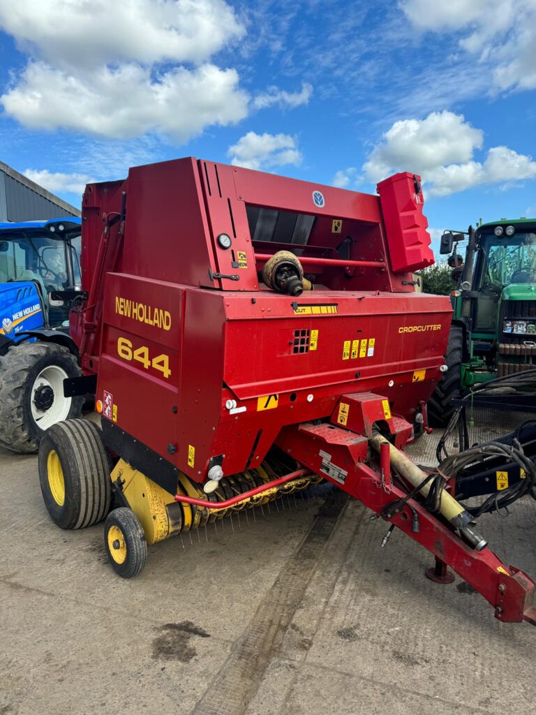 New Holland 644 Baler