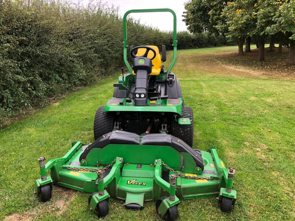 John Deere 1545 and 72″ V flex deck mower