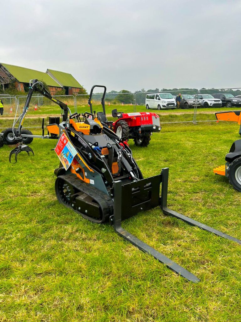 GIANT GS950 Tracked Skid Steer Loader