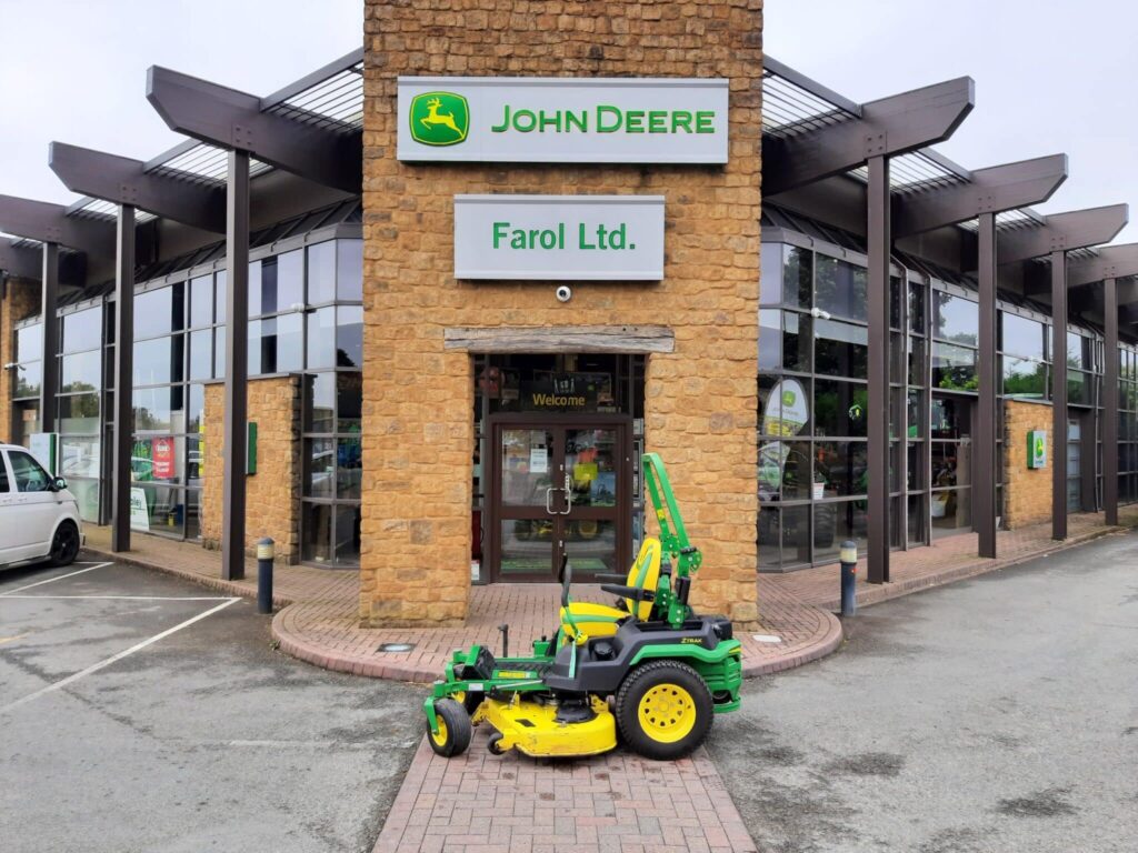 John Deere Z545R zero turn mower