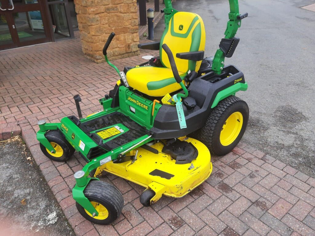 John Deere Z545R zero turn mower