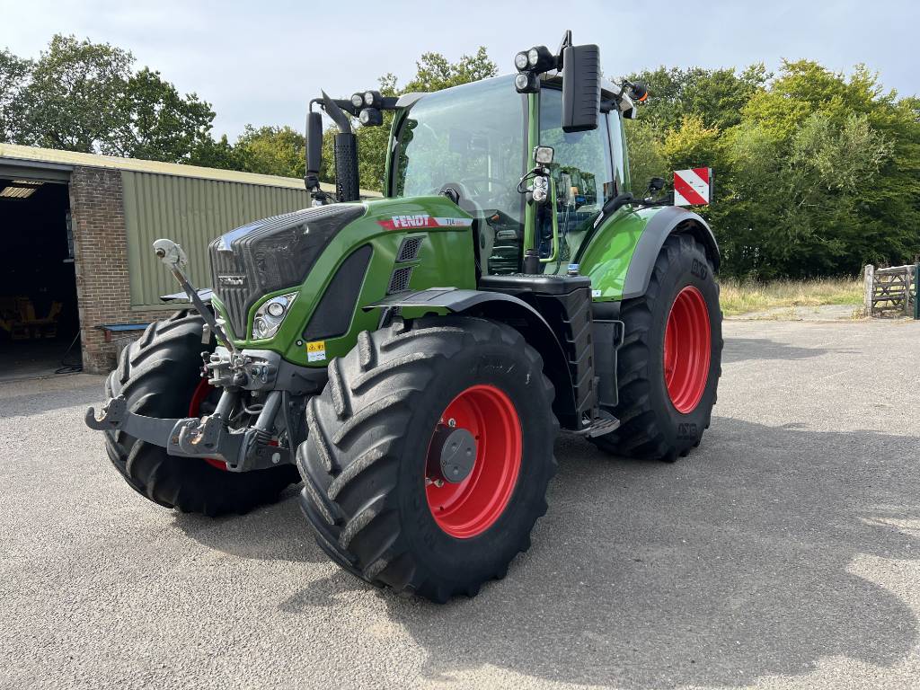 FENDT 724 PROFI PLUS