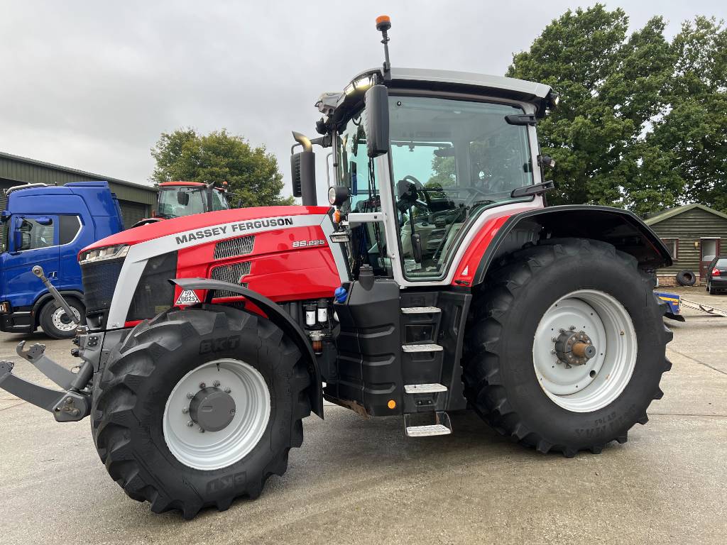 MASSEY FERGUSON 8 S 225 DYNA 7