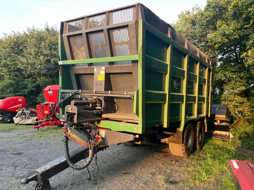 K Two Roadeo 2000 Pusher trailer