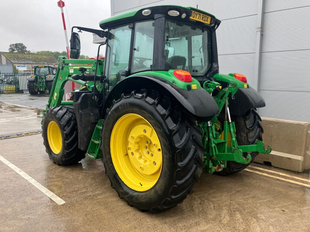 John Deere 6120M