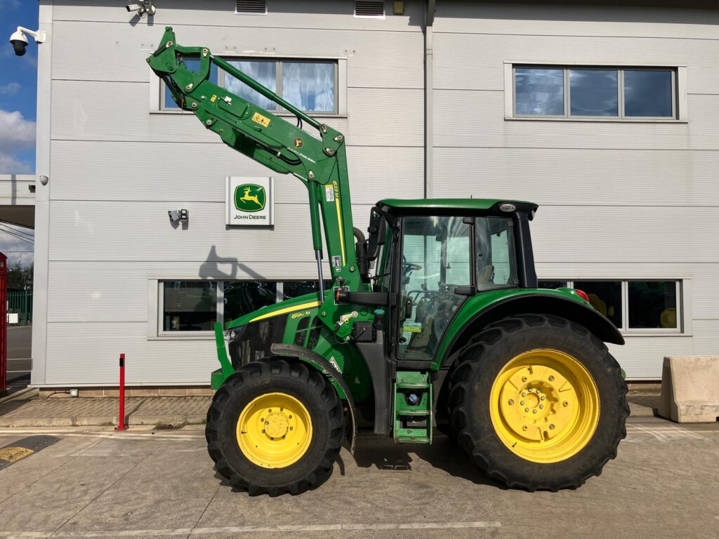 John Deere 6120M